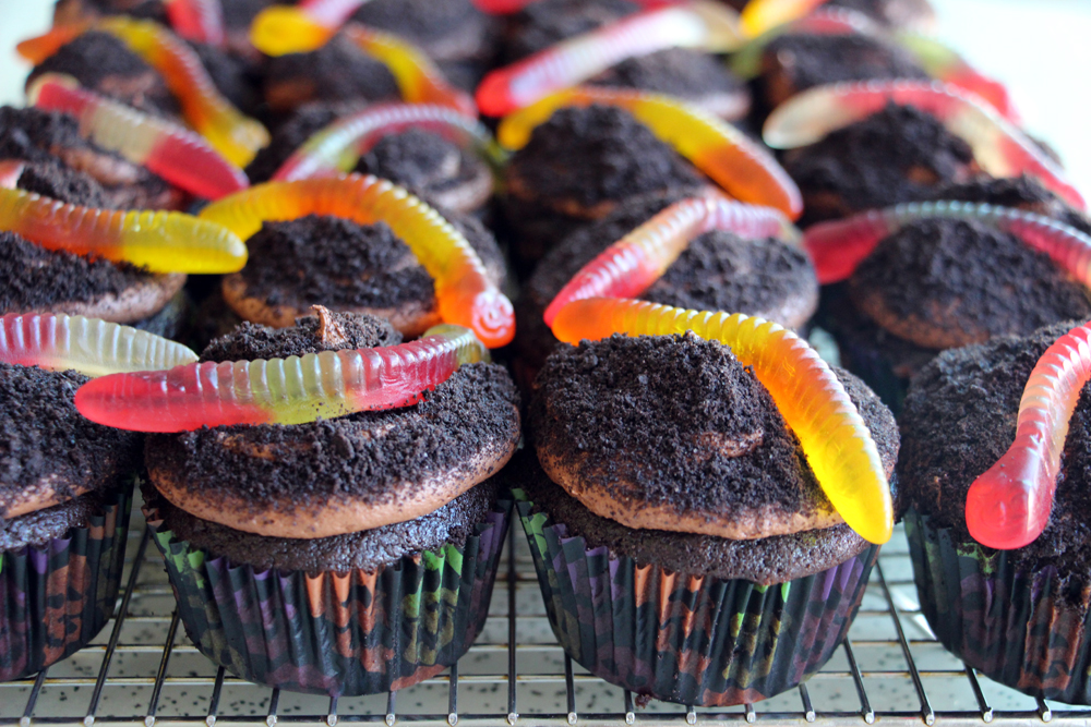 Dirt Cupcakes with Gummy Worms