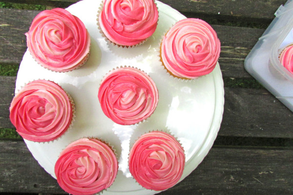 How to Make Ombre Frosting On a Cupcake