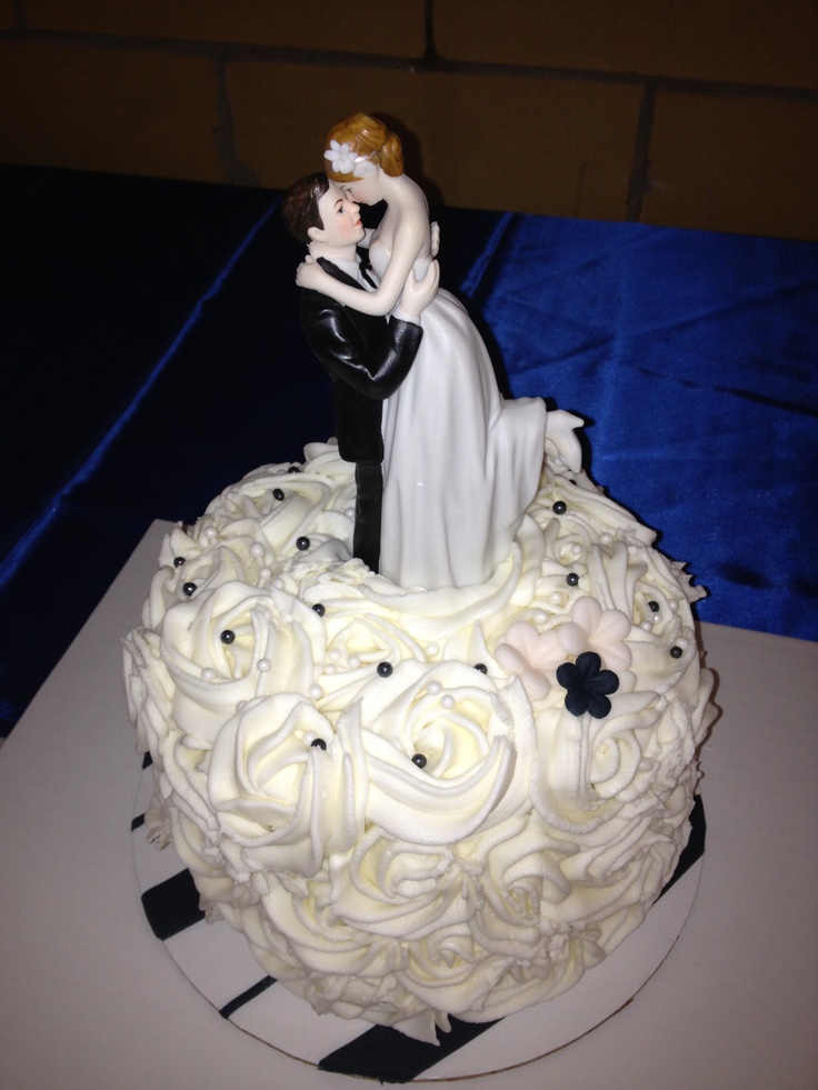 Piped Rose Wedding Cake