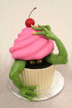 10 Photos of Scary Cupcakes Monsters Devil Based