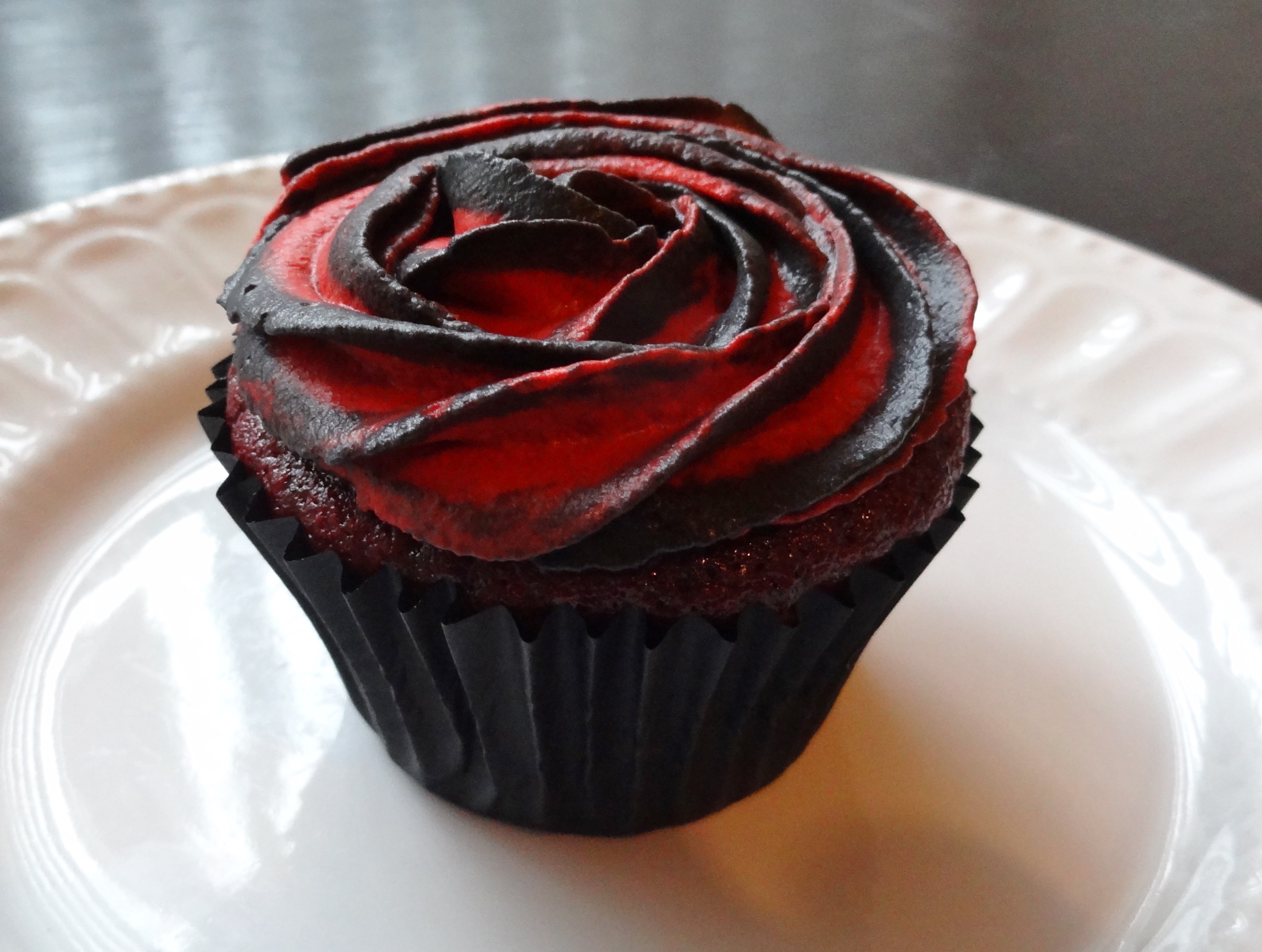 11 Photos of Red And Black Icing Cakes