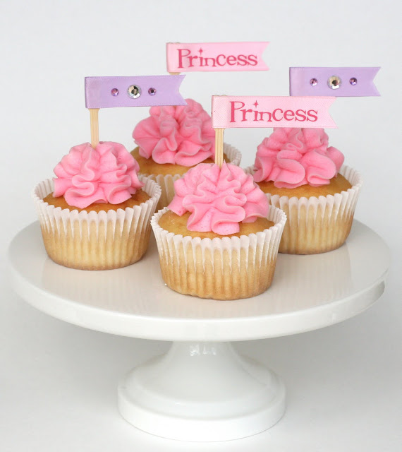 Cupcakes with Frosting Ruffle
